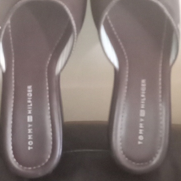 Tommy Hilfiger Slides- Womans size 7/8 - Picture 7 of 17